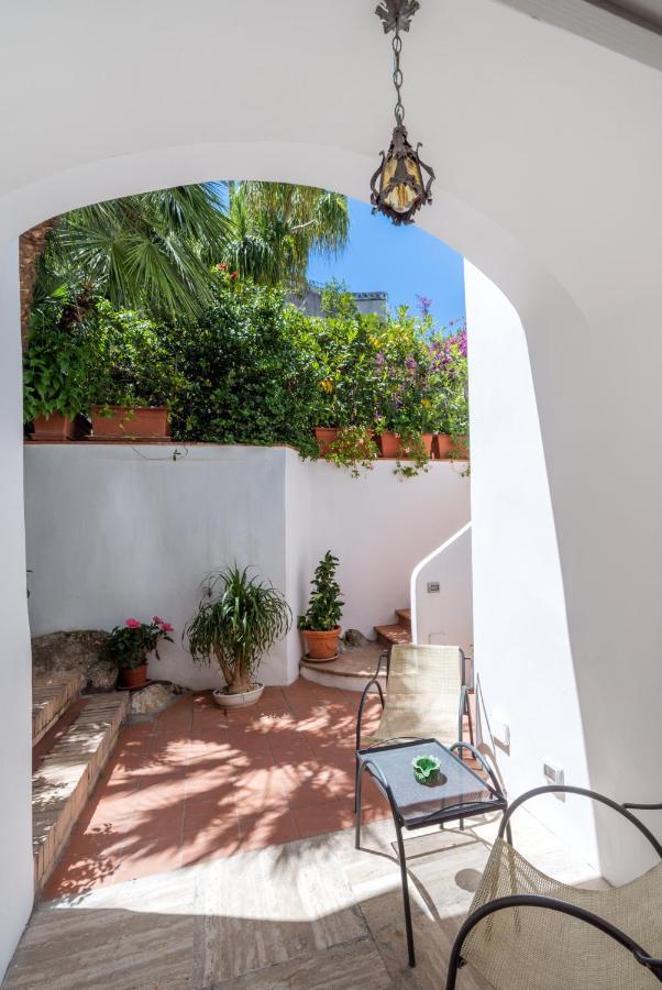 I Tre Soli Apartments By Caprirooms Exterior foto